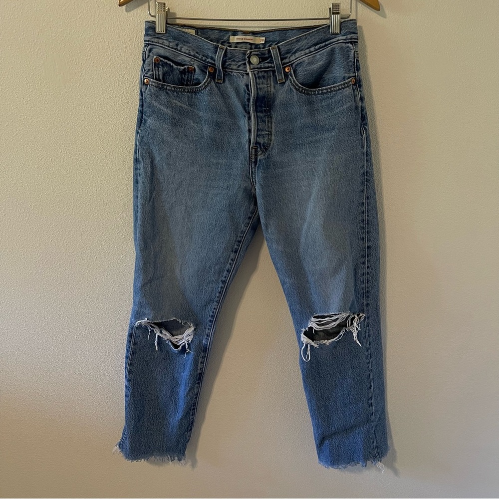 Levi’s Premium Wedgie Straight Copped Jeans Ripped Knee Frayed Hem Button Fly-28